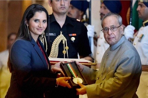 Sania Mirza receives Rajiv Gandhi Khel Ratna Award - 500 x 330 jpeg 47kB