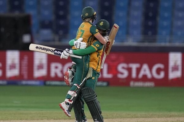 South Africa women's beat Australia to reach t20 world cup final